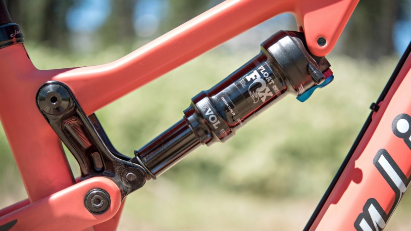 juliana joplin s carbon c 2018 - the upper portion of the vpp suspension design.