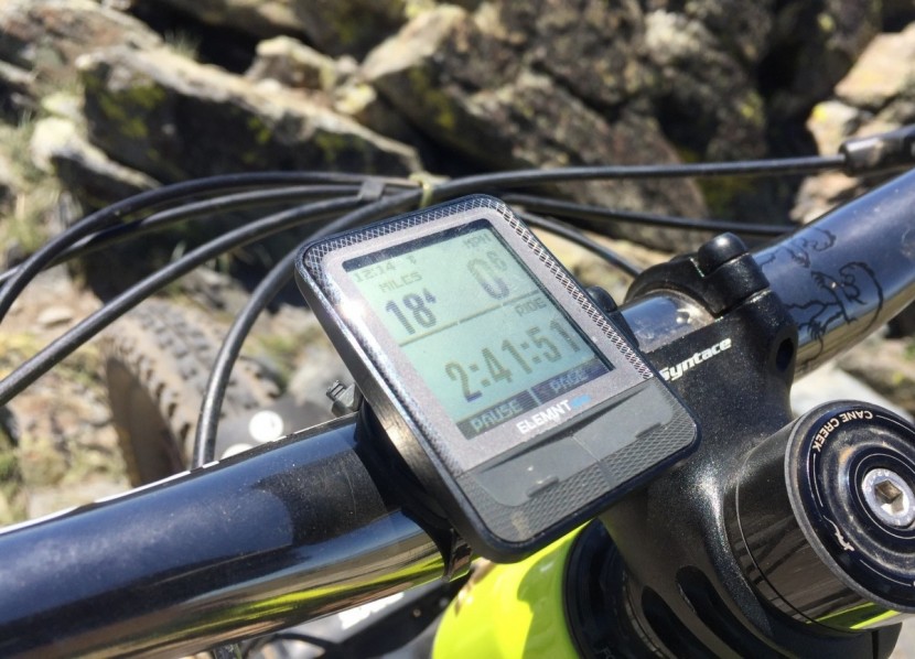 wahoo elemnt mini - the mini is controlled by the two buttons below the screen.