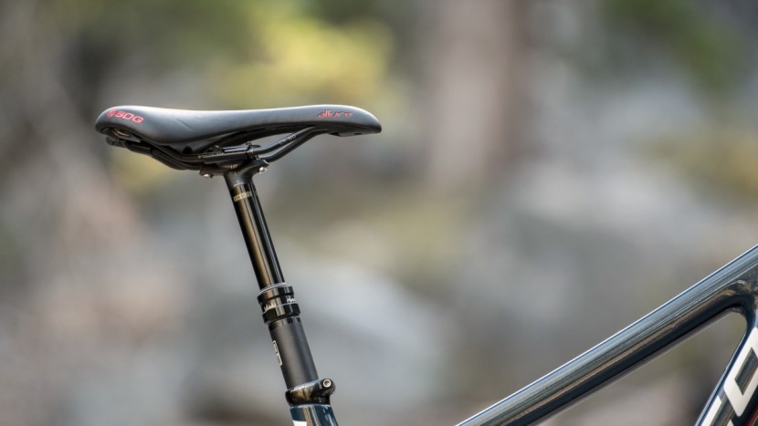 the rockshox reverb stealth dropper post worked well.