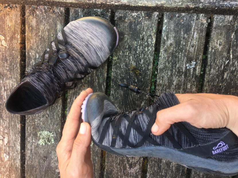 merrell trail glove 4 knit - testing the forefoot flexibility in the footbed test.