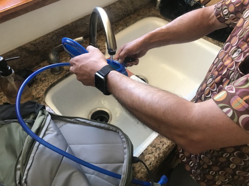 camelbak cloud walker 18 - filling up the cloud walker 18's hydration bladder. no quick...