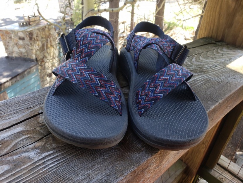 chaco mega z/cloud - the mega z/cloud has wider webbing, a metal buckle, and a softer...