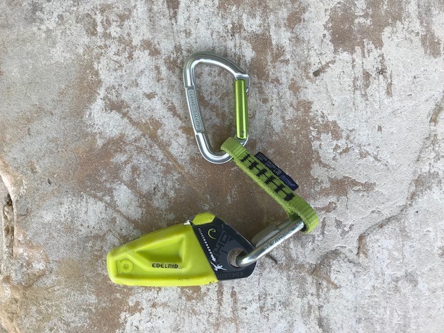 edelrid ohm - this whole unit weighs about one pound, but thankfully you don't...