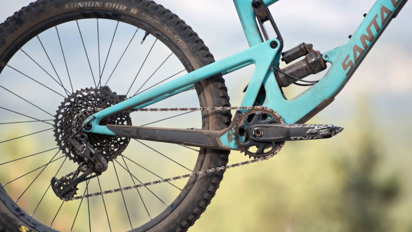 the sram gx eagle drivetrain works fine. we wish the super deluxe...