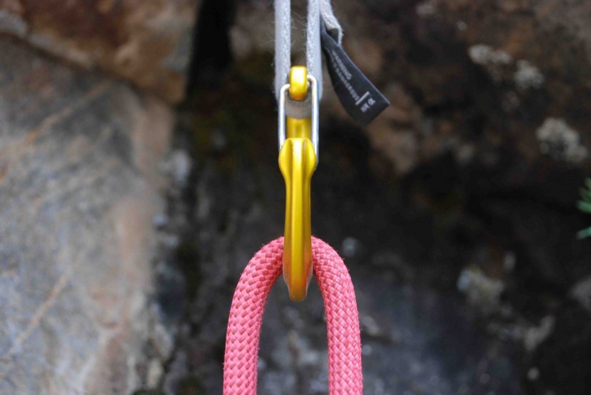 metolius fs mini ii - this carabiner is really thin, and even a 9mm rope didn't feel that...