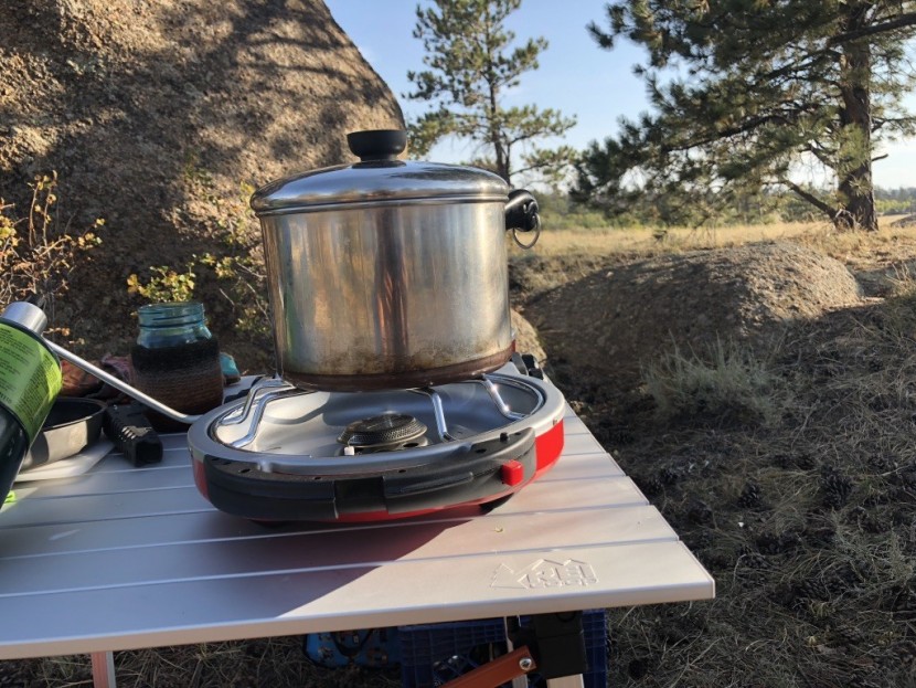 coleman fold n go - here you can see how much empty space there is between the burner...