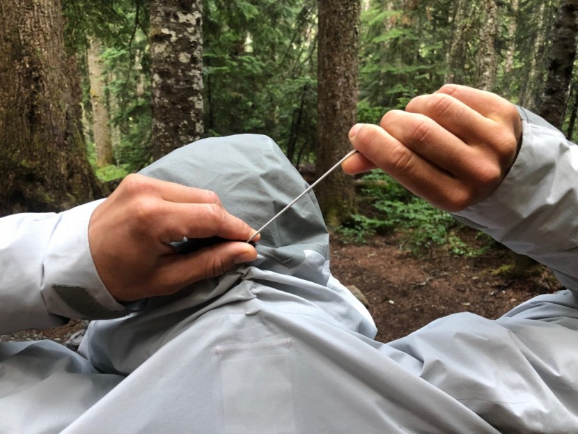 mountain hardwear quasar lite ii - while this model's hood is large, it cinches down nicely and adapted...