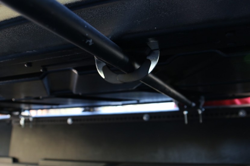 thule hyper xl - the mounting brackets on the hyper xl securely grab most types of...