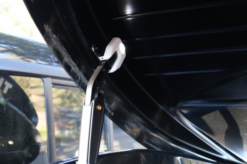 thule hyper xl - the hinges on this box felt quite sturdy and the built-in light is a...