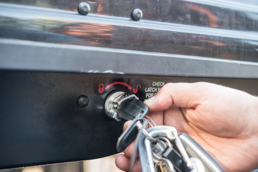 thule hyper xl - the hyper xl securely holds your gear and won't allow you to remove...