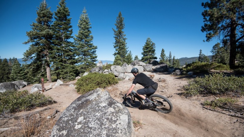 trek stache 9.7 - the bontrager xr2 tires have an extremely vague cornering feel.