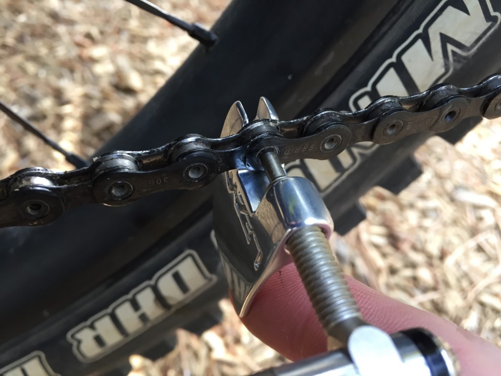 lezyne v10 - overall, the v10 is very easy to use. the chain tool is on the small...