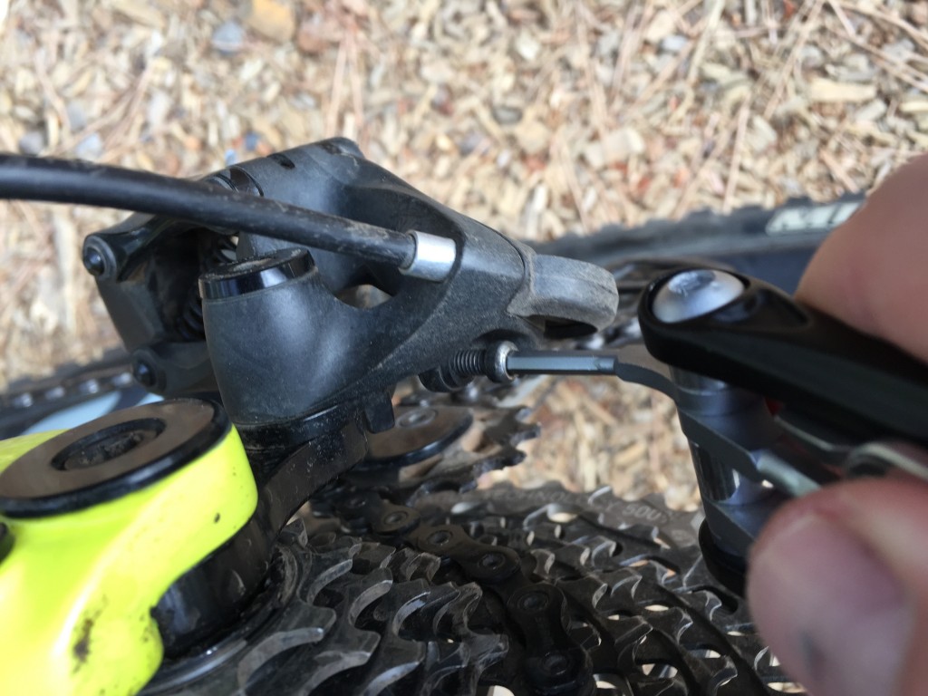 specialized emt pro mtb - the emt pro mtb has everything you need for trailside adjustments...