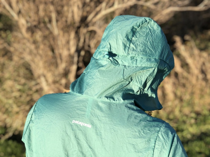 patagonia houdini for women - a simple bungee on the back of the houdini's hood helps you pull it...