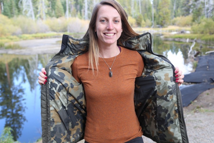 the north face gotham jacket ii for women - the exterior of the jacket has a classic "puffy" jacket appearance...