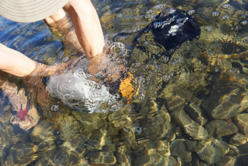 sea to summit event compression - lots of bubbles escape as the event successfully lets air out but...