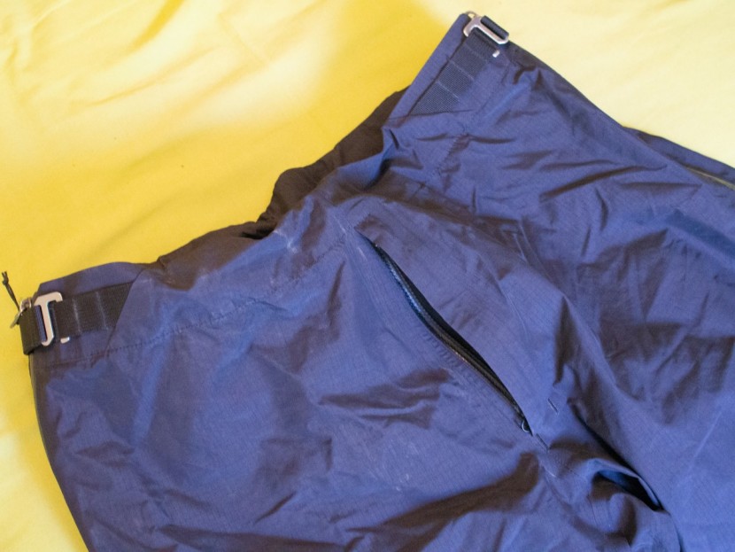 arc'teryx alpha sl pant - the fly, waist band, and side waist buckles of the alpha sl.