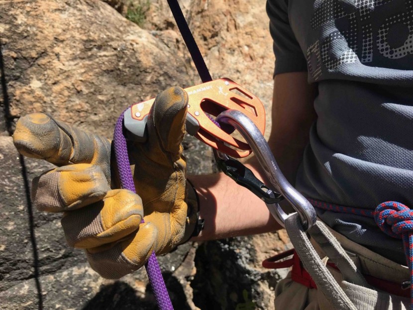 mammut smart 2.0 - to lower a climber with the smart, you are supposed to push your...