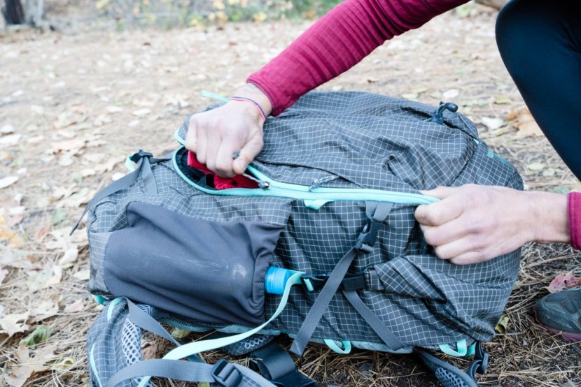 mountainsmith scream 50 for women - the u-shaped pocket is a nice accompaniment to the roll-top closure...