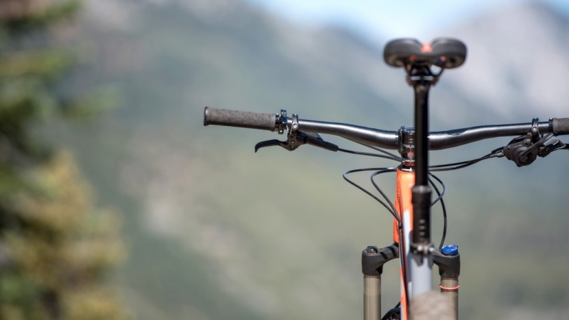 kona hei hei trail - the cockpit on the hei hei is mostly dialed, although testers...