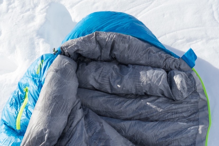 therm-a-rest questar 0 - this bag features a lofty draft collar and snag-free zippers.