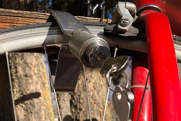 tigr mini - the locking mechanism on this bike lock is easy to use.