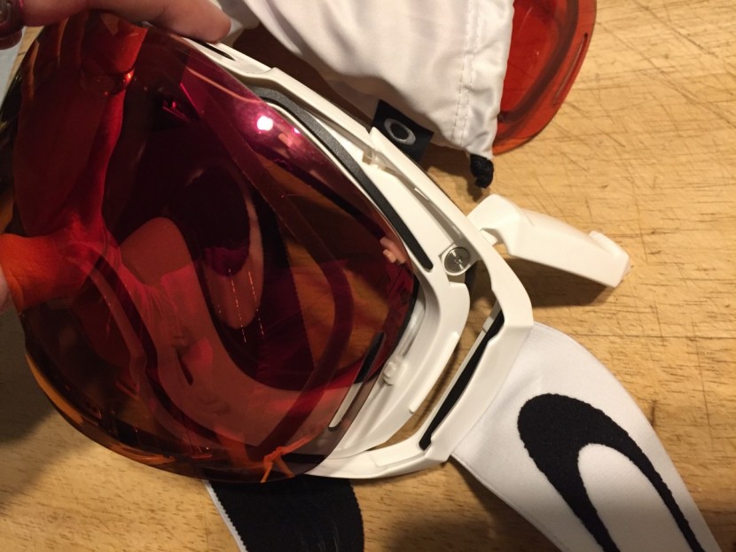 oakley airbrake xl - the switch lock system on the airbrake xl is really easy to use...