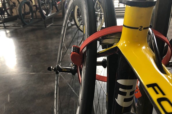 otto designworks ottolock cinch - the ottolock is large enough to accommodate both tires (if you...