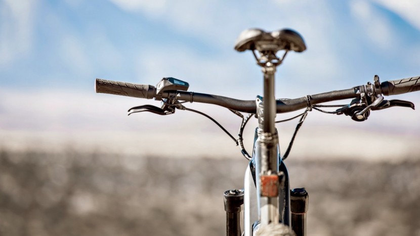 bulls e-stream evo am 4 - other than the dropper post remote the cockpit of setup is pretty...