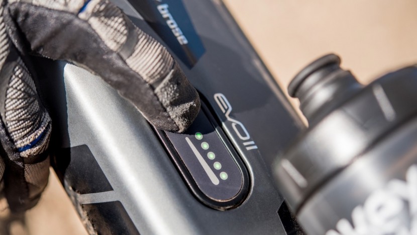 bulls e-stream evo am 4 - the battery life display on the downtube at full charge.