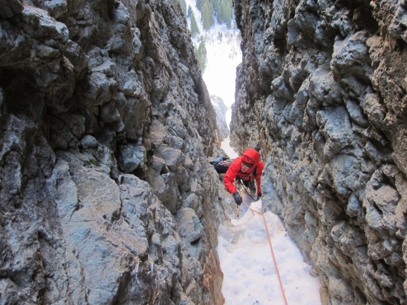 locking carabiner - choosing the correct locker on alpine or mixed ice routes, like bird...