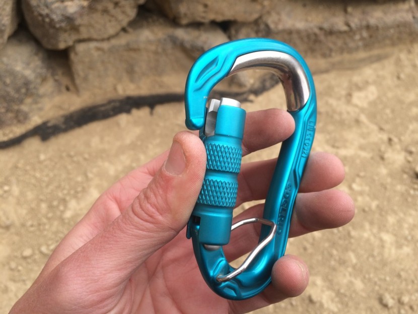 edelrid hms bulletproof triple fg - unlocking requires sliding the blue gate slider up, then twisting a...