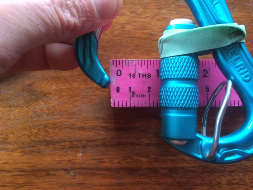 edelrid hms bulletproof triple fg - at around 2.5cm of gate clearance, this locker gives you plenty of...