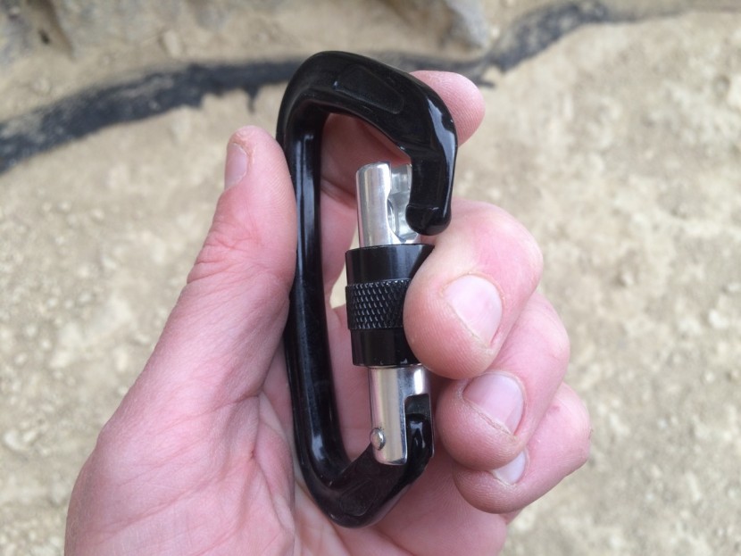 mad rock super tech keylock screw - locking and unlocking this biner is pretty much the same as with any...