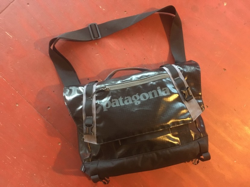 patagonia black hole mini messenger 12l - the shoulder strap does not have padding, but the bag is small...