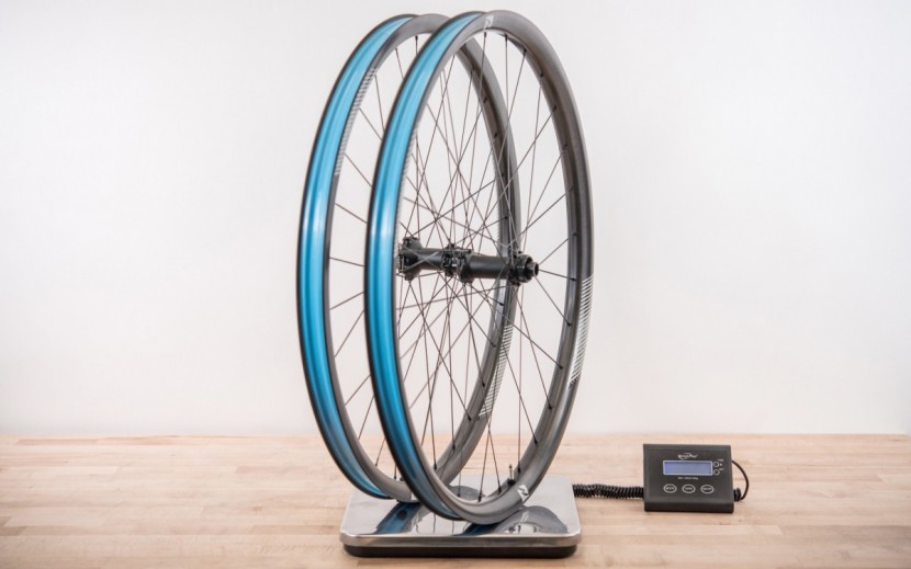 reynolds tr 309 s carbon wheelset - lighter wheels make lighter bikes. the reynolds tr 309 s are some of...