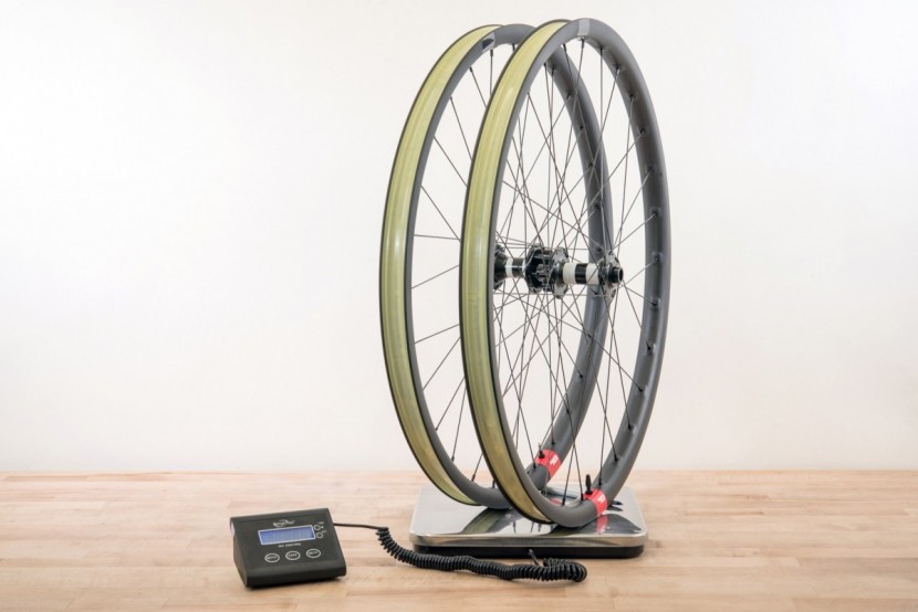 we found the santa cruz reserve 30 carbon wheels in the 29" wheel...