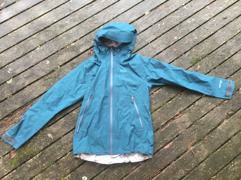 rei co-op drypoint gtx for women - the drypoint is a simple, streamlined, lightweight hardshell jacket.