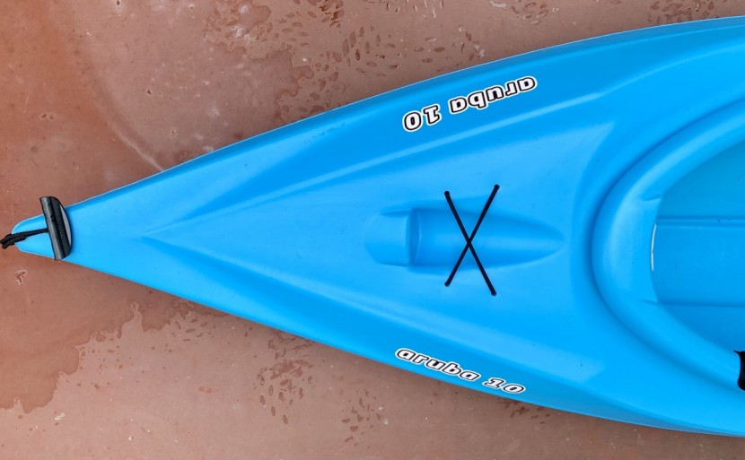 sun dolphin aruba 10 - you'll find a water bottle holder and a carrying handle on the bow...