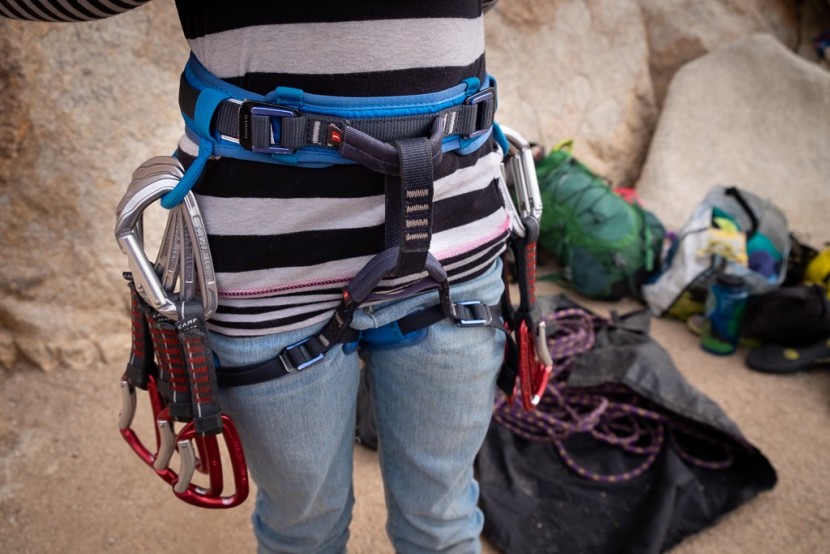 climbing harness kids - the dual adjust buckles help to keep the harness square on the hips...