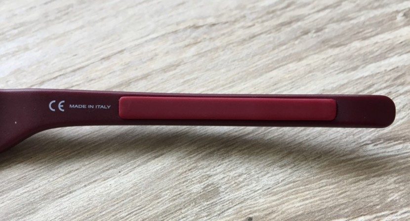 poc do half blade - there is minimal rubber on the arms, but it works quite well to keep...