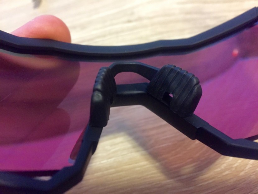 100% speedcraft - the textured rubber nose pad of the speedcraft keeps the glasses...