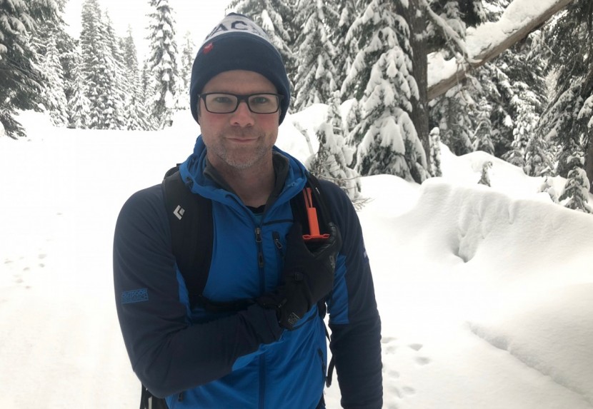 black diamond jetforce ul - this model's mechanical trigger can be worn on either shoulder.