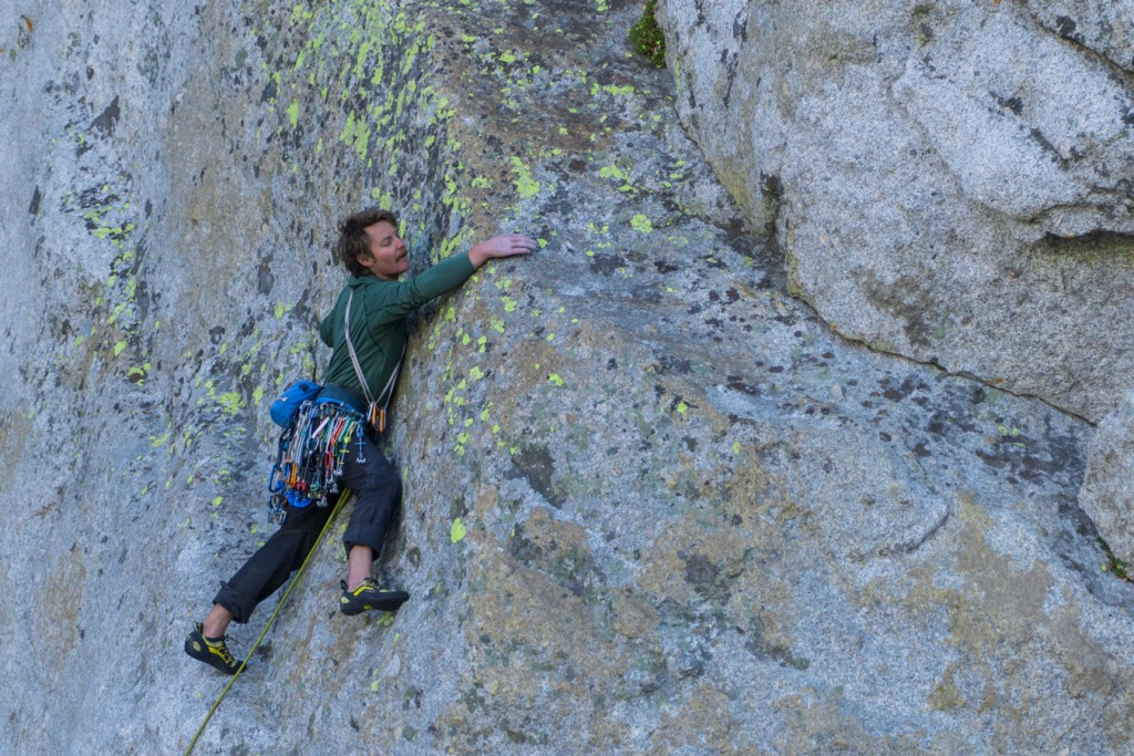 arc'teryx adahy hoody - it's so stretchy that it's easy to pull the sleeves up and out of...