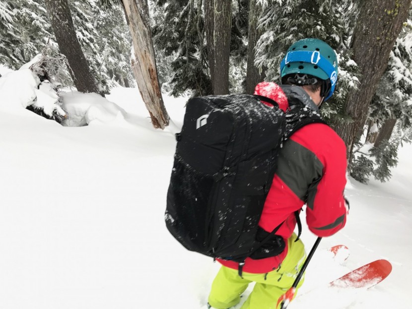 black diamond jetforce tour 26l - this pack is available in two frame sizes, thus fitting a wider...