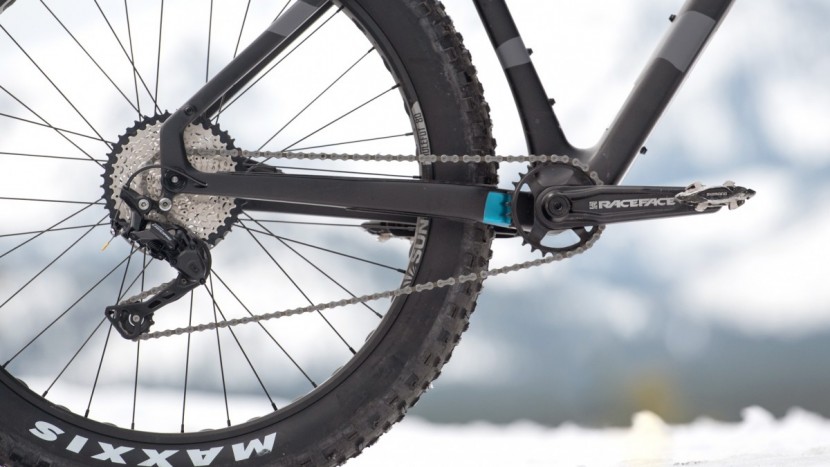 salsa beargrease carbon deore - the deore build has an 11-speed deore drivetrain, go figure.