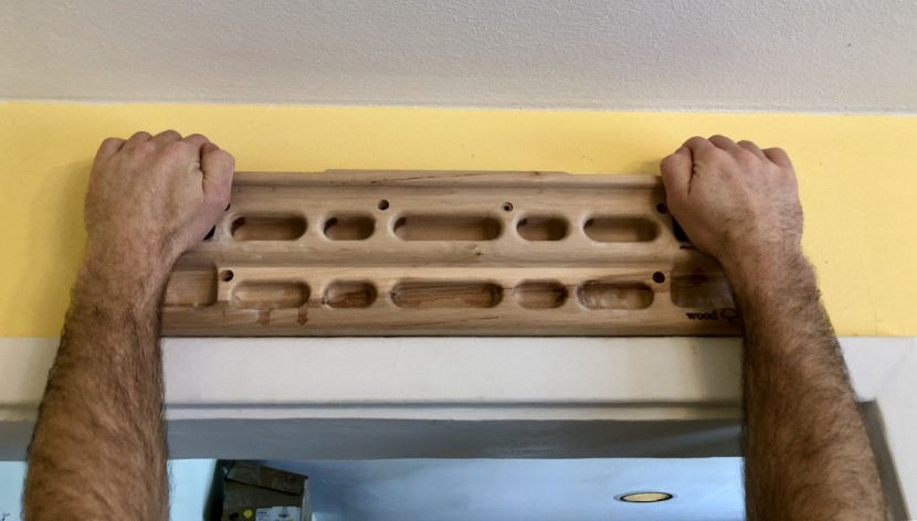 hangboard - the metolius wood grips compact ii sports one pair of jugs and two...