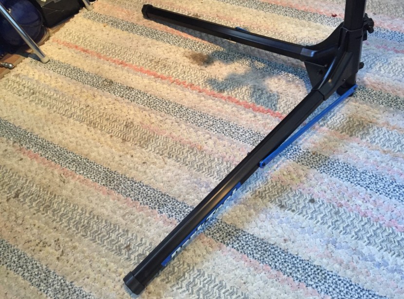 park tool team issue - the team issue has a wide and stable footing with hex shaped tubing...