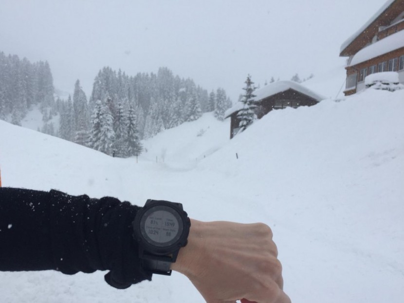 garmin fenix 5x plus sapphire - even with a wet screen and low light, the fenix 5x plus data is...