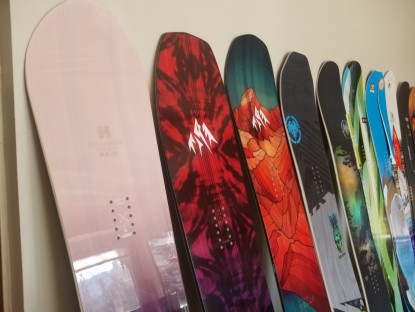 how to choose a snowboard for women
